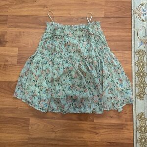 Flowy short skirt